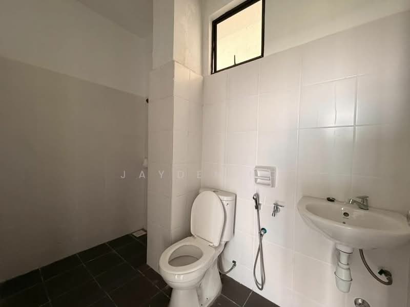 Apartment for Sale at PR1MA @ LARKIN INDAH - Jayden Ng - Bathroom - PropertyGuru.com.my