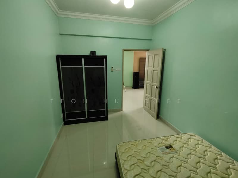 Apartment for Rent at Mutiara Serdang (Turf View) - Teoh Hui Chee - Bedroom - PropertyGuru.com.my