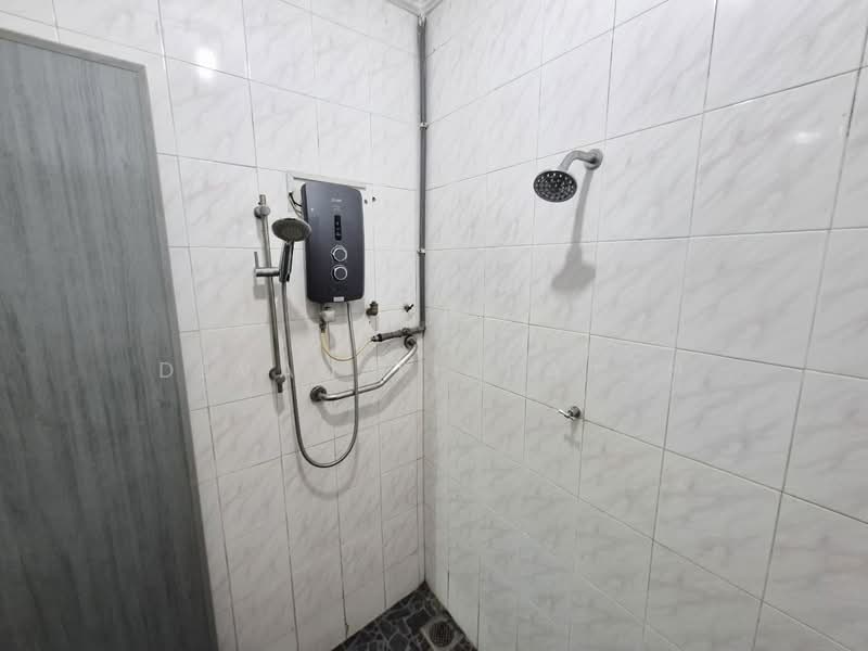 Rumah Teres 1 Tingkat untuk Dijual di Taman Ehsan (Kepong) - Devan Tiarajah - Bathroom - PropertyGuru.com.my