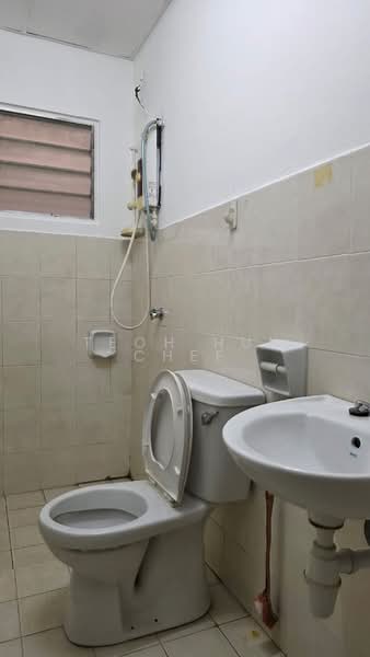 Apartment for Rent at Baiduri Court Apartment - Teoh Hui Chee - Bathroom - PropertyGuru.com.my