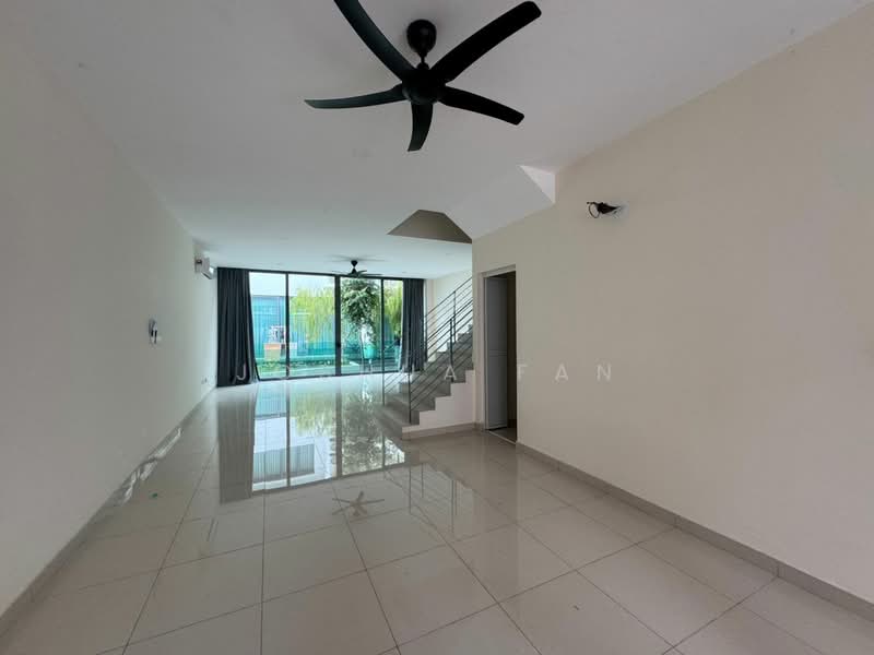 3-storey Terraced House for Rent in Bandar Nusaputra (Puchong) - Joshua Fan - Living Room - PropertyGuru.com.my