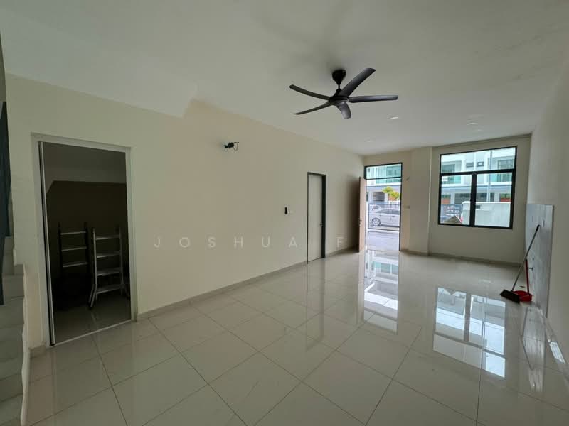 3-storey Terraced House for Rent in Bandar Nusaputra (Puchong) - Joshua Fan - Living Room - PropertyGuru.com.my