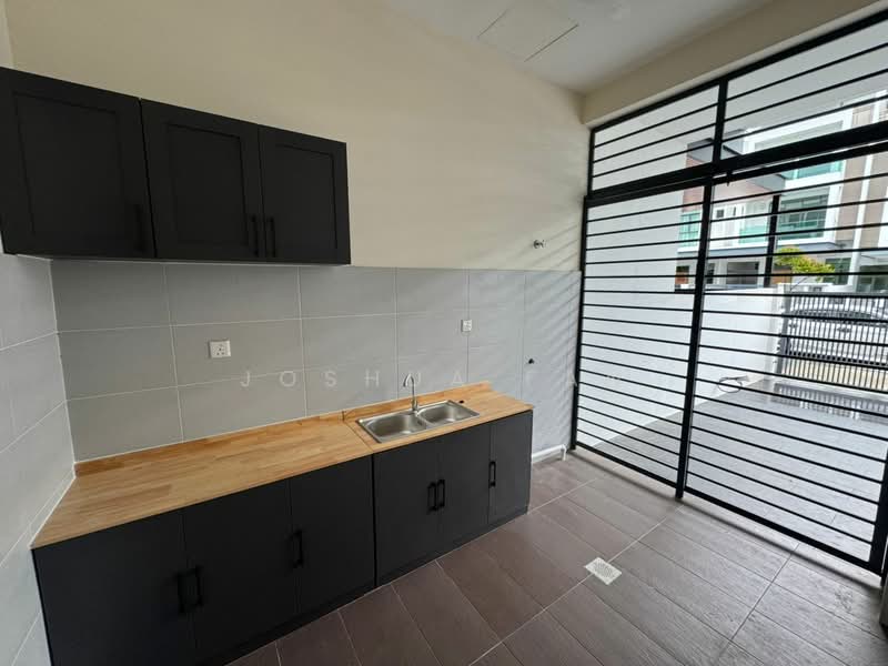 3-storey Terraced House for Rent in Bandar Nusaputra (Puchong) - Joshua Fan - Kitchen - PropertyGuru.com.my