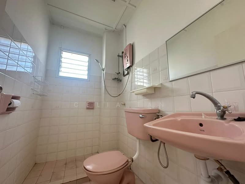 Terraced House for Sale in Usj 2 (Subang Jaya) - Celia Tan - Bathroom - PropertyGuru.com.my
