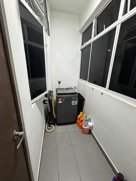 Servis Apartment untuk Dijual di Twin Danga Residence - Zoey Lee - Balcony - PropertyGuru.com.my