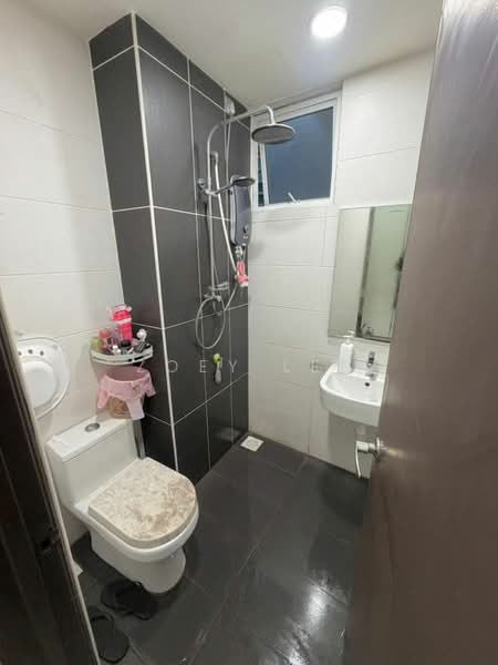 Servis Apartment untuk Dijual di Twin Danga Residence - Zoey Lee - Bathroom - PropertyGuru.com.my