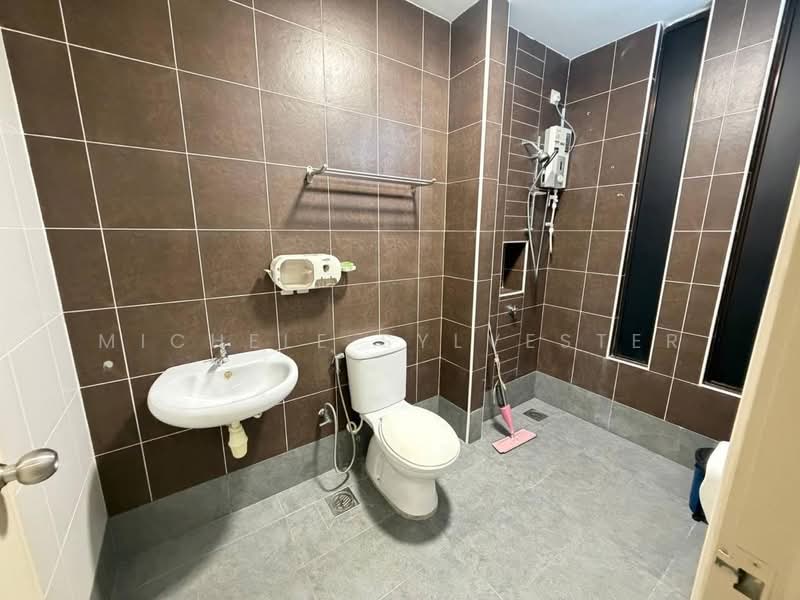 Cluster House for Sale in Taman Adda Heights (Tebrau) - Michele Sylvester - Bathroom - PropertyGuru.com.my