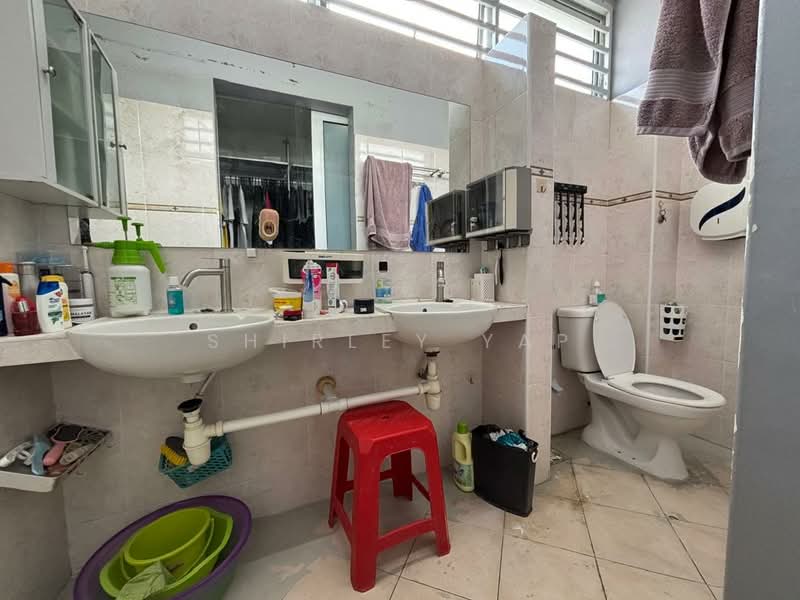 Rumah Teres 2 Tingkat untuk Dijual di Bandar Putra (Kulai) - Shirley Yap - Bathroom - PropertyGuru.com.my