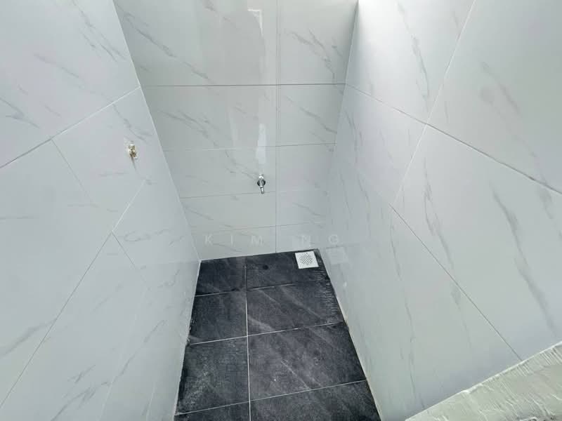 Rumah Flat untuk Dijual di Taman Pulai Utama - Kim Ng - Bathroom - PropertyGuru.com.my