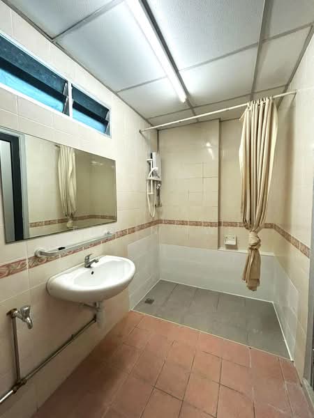 Condominium for Rent at Putra Place Condominium - Edwin Ewe - Bathroom - PropertyGuru.com.my