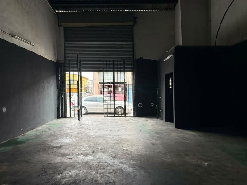 Factory for Rent in Kampung Bukit Kemuning (Shah Alam) - Ivy Por - Exterior - PropertyGuru.com.my