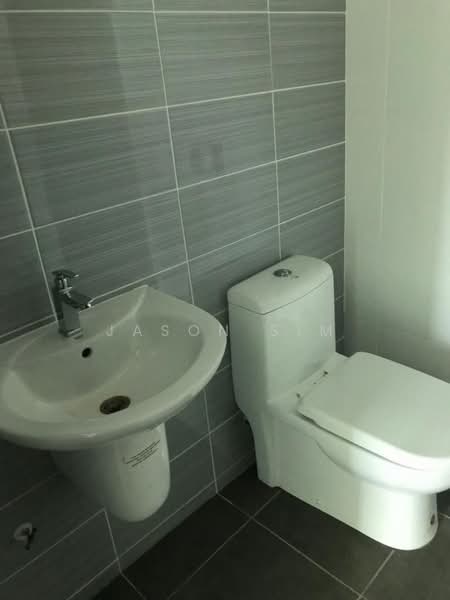 Service Residence for Sale at Sky Oasis Residence (Pangsapuri Oasis 1) - Jason Sim - Bathroom - PropertyGuru.com.my