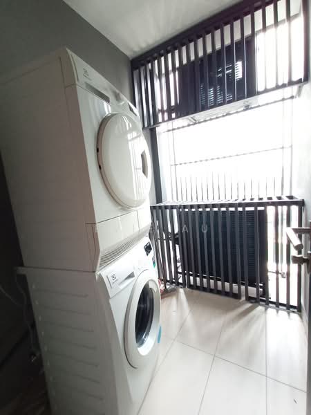 Servis Apartment untuk Disewa di Three28 Tun Razak - Evie Au - Balcony - PropertyGuru.com.my