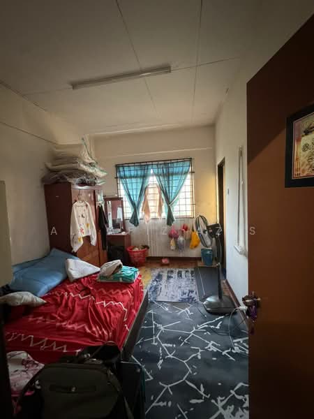 Flat for Sale at Pangsapuri Seri Mawar - ALHAFIZ AZIS - Bedroom - PropertyGuru.com.my