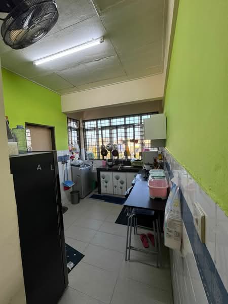 Flat for Sale at Pangsapuri Seri Mawar - ALHAFIZ AZIS - Kitchen - PropertyGuru.com.my