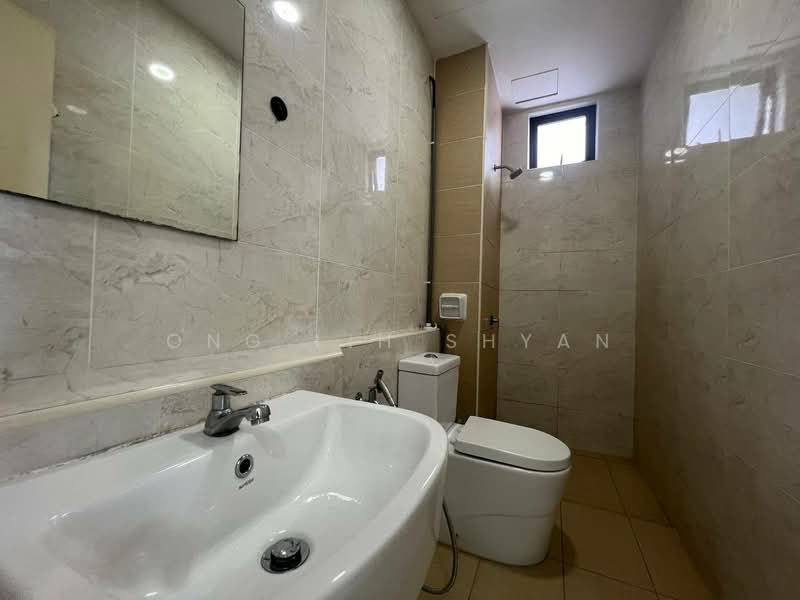 Service Residence for Sale at D'Summit Residences - Ong Lih Shyan - Bathroom - PropertyGuru.com.my
