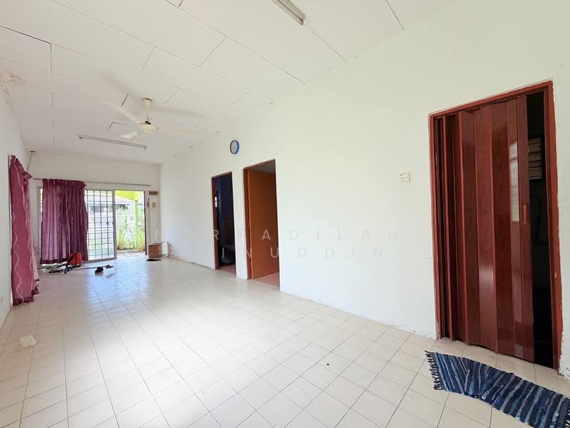 Rumah Teres 1 Tingkat untuk Dijual di Bukit Beruntung (Serendah) - NORFADILAH ZAINUDDIN - Living Room - PropertyGuru.com.my