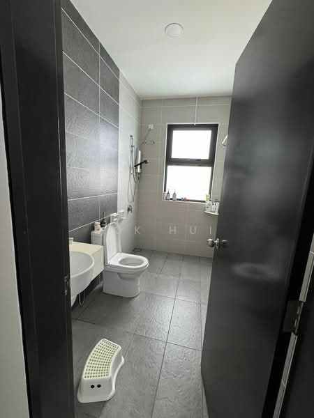 Rumah Teres 2 Tingkat untuk Dijual di Taman Mount Austin (Tebrau) - Kok Hui - Bathroom - PropertyGuru.com.my
