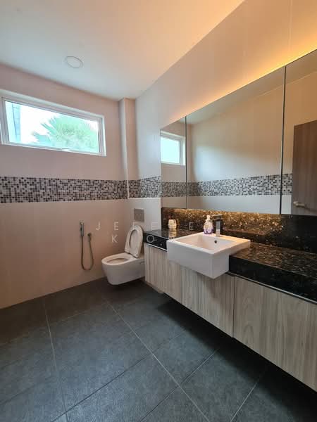 Bungalow for Sale in Leisure Farm (Gelang Patah) - Jeffrey Kiong - Bathroom - PropertyGuru.com.my