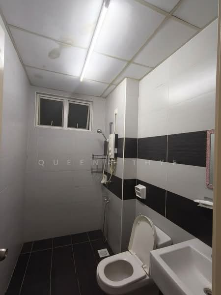 Pangsapuri untuk Dijual di Perling Heights Apartments - Queena Thye - Bathroom - PropertyGuru.com.my