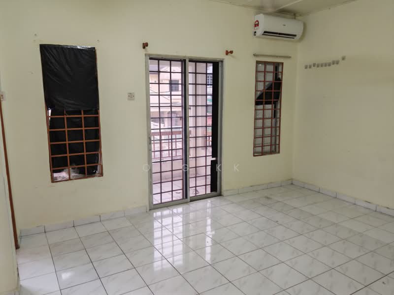 Rumah Teres 2 Tingkat untuk Dijual di Taman Wawasan (Puchong) - Ong KK - Living Room - PropertyGuru.com.my