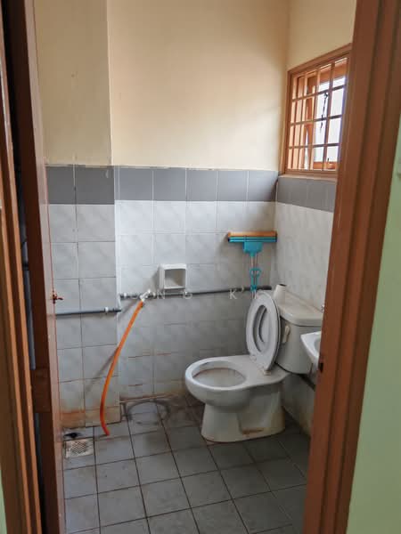 Rumah Teres 2 Tingkat untuk Dijual di Taman Wawasan (Puchong) - Ong KK - Bathroom - PropertyGuru.com.my