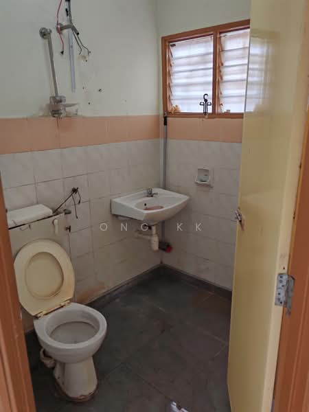 Rumah Teres 2 Tingkat untuk Dijual di Taman Wawasan (Puchong) - Ong KK - Bathroom - PropertyGuru.com.my