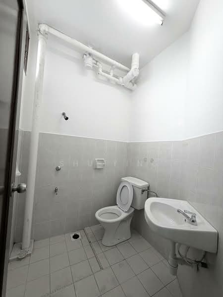 Apartment for Sale at Lake View Suites - Shu Ying - Bathroom - PropertyGuru.com.my
