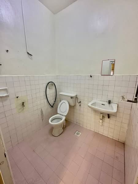 Rumah Teres 1 Tingkat untuk Disewa di Taman Desa Skudai (Skudai) - Nick Low - Bathroom - PropertyGuru.com.my