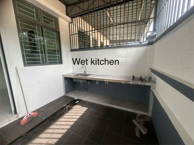 Semi-Detached House for Rent in Taman Sutera Indah (Kluang) - Xiao Tian Niyo - Kitchen - PropertyGuru.com.my