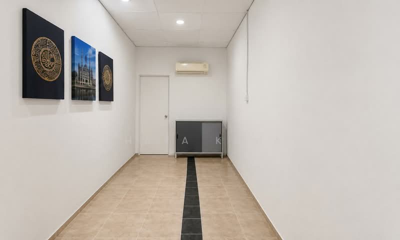 Factory for Rent in Klang (Selangor) - Uthaya Kumar - Corridor - PropertyGuru.com.my