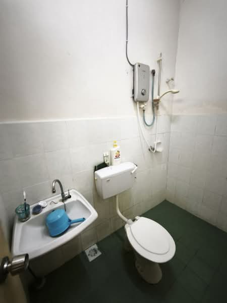 Rumah Teres untuk Dijual di Bandar Mahkota Cheras (Cheras) - Alvin Loh - Bathroom - PropertyGuru.com.my