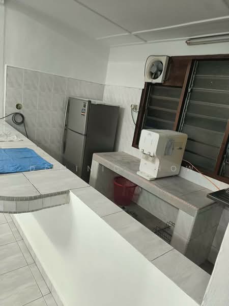 1-storey Terraced House for Rent in Taman Ungku Tun Aminah (Skudai) - Dominic Chow - Kitchen - PropertyGuru.com.my