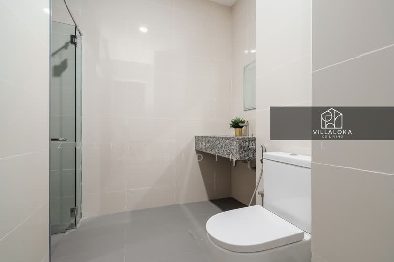 Servis Apartment untuk Disewa di The Azure Residences - Zulfiqhar Zainal Abidin - Bathroom - PropertyGuru.com.my