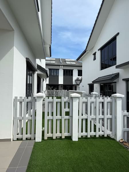 Rumah Berkembar untuk Dijual di Shah Alam (Selangor) - Kelvin Pang - PropertyGuru.com.my