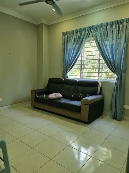 Rumah Teres 3 Tingkat untuk Dijual di Seri Kembangan (Selangor) - Vivi Yap - Living Room - PropertyGuru.com.my