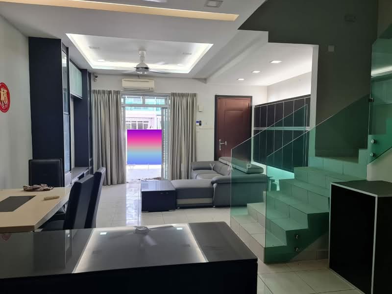 Rumah Teres 3 Tingkat untuk Dijual di Seri Kembangan (Selangor) - Vivi Yap - Living Room - PropertyGuru.com.my
