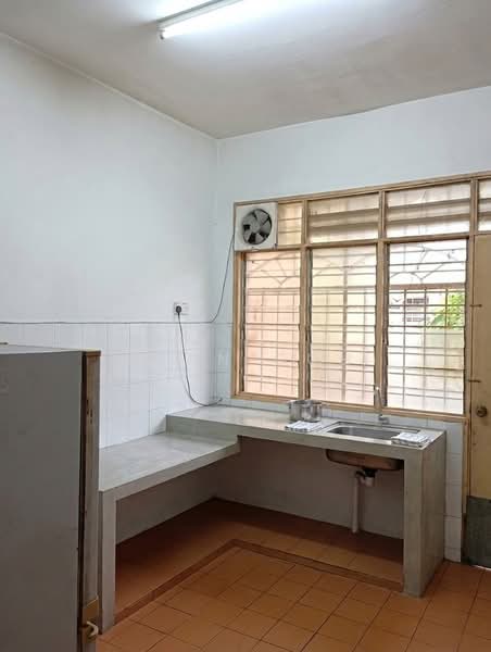 2-storey Terraced House for Sale in Saujana Puchong (Puchong) - Evan Goh - Kitchen - PropertyGuru.com.my