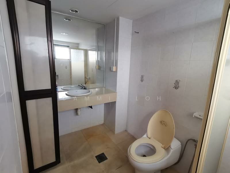 Kondominium untuk Disewa di Desa Kiara - Cammie Loh - Bathroom - PropertyGuru.com.my