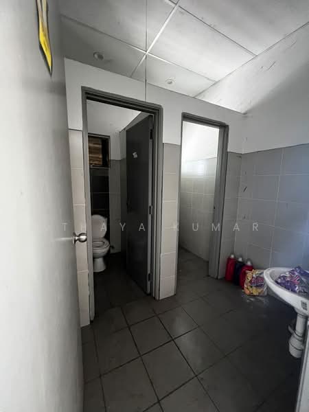 Factory for Rent in Klang (Selangor) - Uthaya Kumar - Bathroom - PropertyGuru.com.my