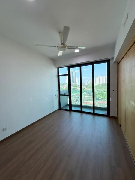 Servis Apartment untuk Dijual di The Leafz @ Dedaun - Natalie Choi - Master room - PropertyGuru.com.my