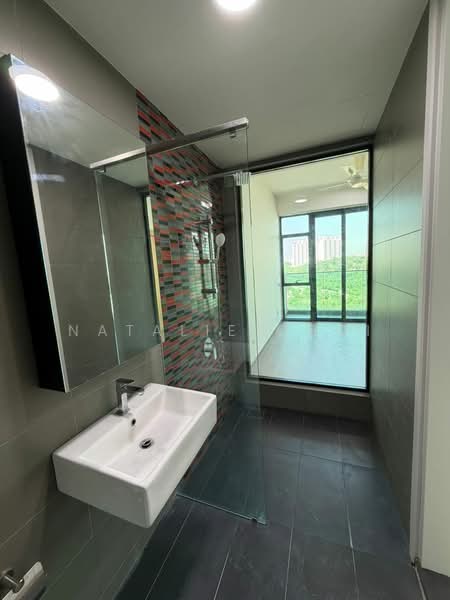 Servis Apartment untuk Dijual di The Leafz @ Dedaun - Natalie Choi - Bathroom 1 - PropertyGuru.com.my