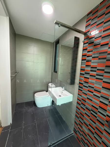 Servis Apartment untuk Dijual di The Leafz @ Dedaun - Natalie Choi - Bathroom 1 - PropertyGuru.com.my