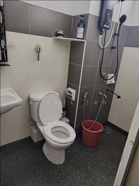 Rumah Teres 2 Tingkat untuk Disewa di Taman Setia Indah (Tebrau) - Robbie Tan - Bathroom - PropertyGuru.com.my