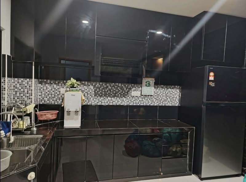 Rumah Teres 2 Tingkat untuk Disewa di Taman Setia Indah (Tebrau) - Robbie Tan - Kitchen - PropertyGuru.com.my
