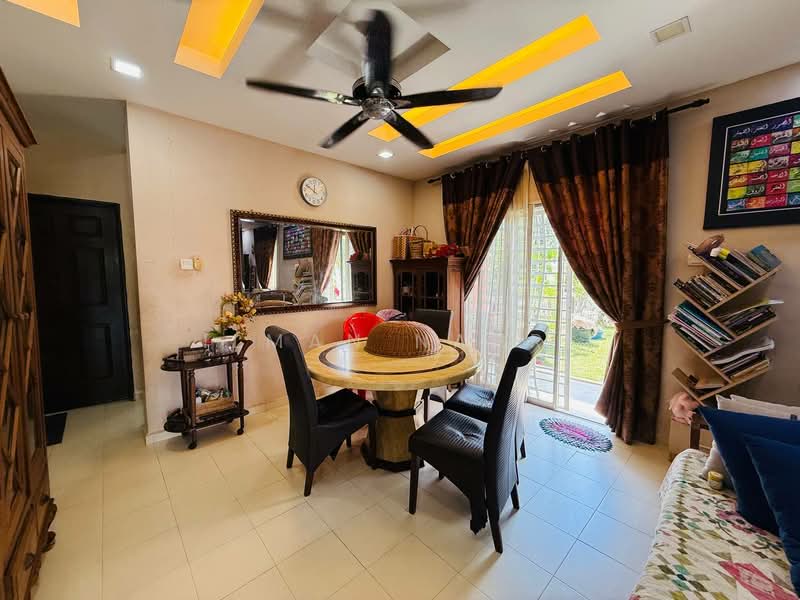 Rumah Teres 2 Tingkat untuk Dijual di Taman Idaman Murni (Labu) - Ilman Nahri - Dining Room - PropertyGuru.com.my
