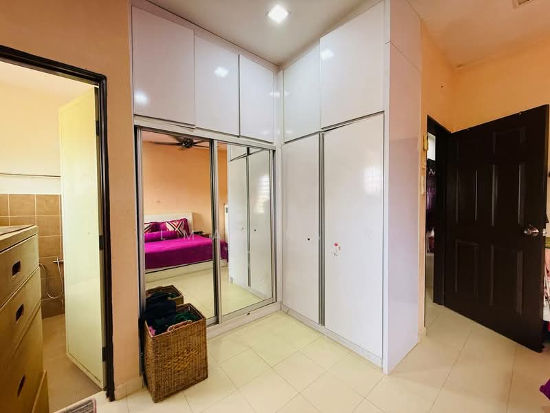 Rumah Teres 2 Tingkat untuk Dijual di Taman Idaman Murni (Labu) - Ilman Nahri - Bedroom - PropertyGuru.com.my