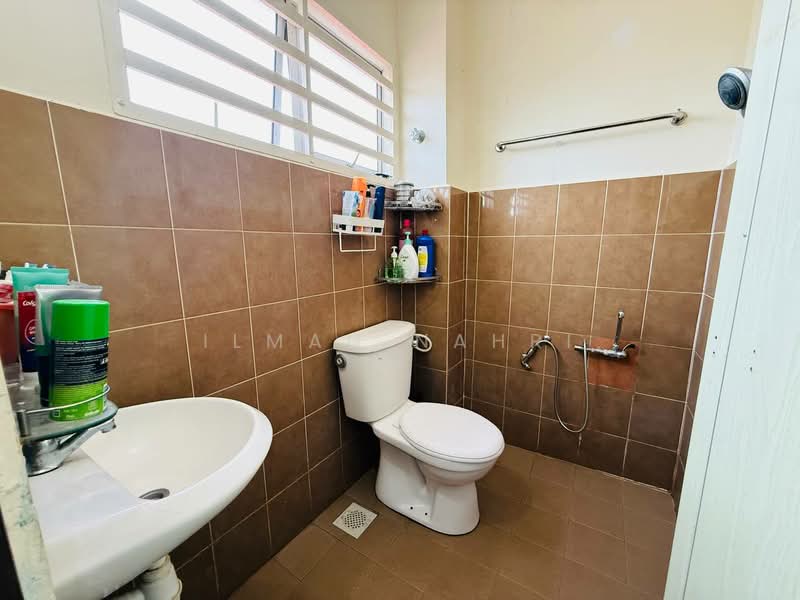 Rumah Teres 2 Tingkat untuk Dijual di Taman Idaman Murni (Labu) - Ilman Nahri - Bathroom - PropertyGuru.com.my