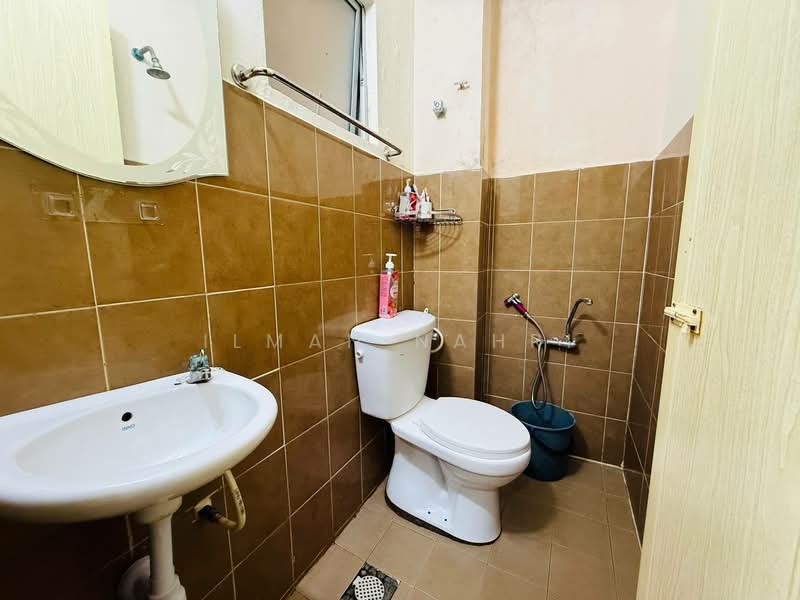 Rumah Teres 2 Tingkat untuk Dijual di Taman Idaman Murni (Labu) - Ilman Nahri - Bathroom - PropertyGuru.com.my