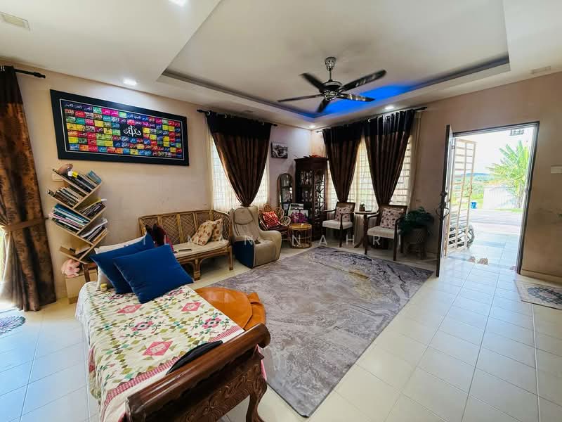 Rumah Teres 2 Tingkat untuk Dijual di Taman Idaman Murni (Labu) - Ilman Nahri - Living Room - PropertyGuru.com.my